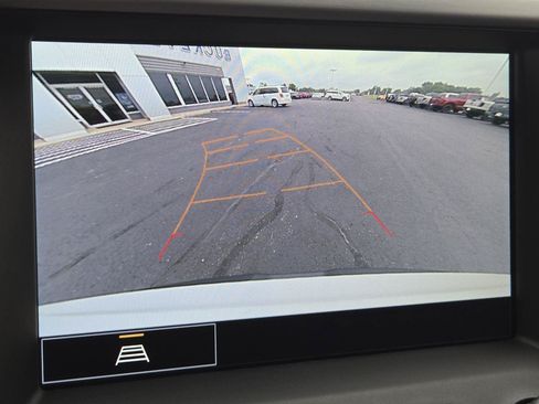 Used 2023 GMC Acadia SLE w/ Driver Convenience Package AWD/4WD image 9