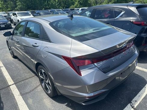 Used 2023 Hyundai Elantra SEL w/ Convenience Package FWD image 4