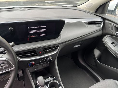 Used 2025 Buick Encore GX Preferred FWD image 30