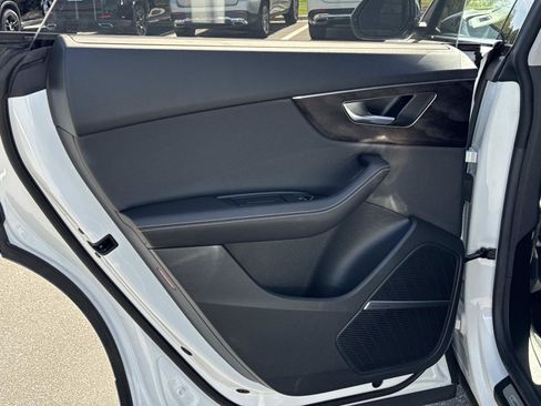 Used 2023 Audi Q8 Prestige w/ Prestige Package AWD/4WD image 16