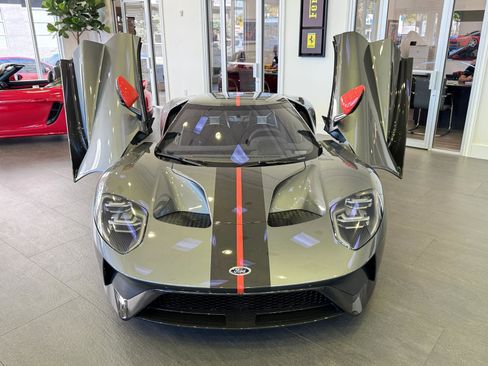 Used 2019 Ford GT Carbon Series image 5