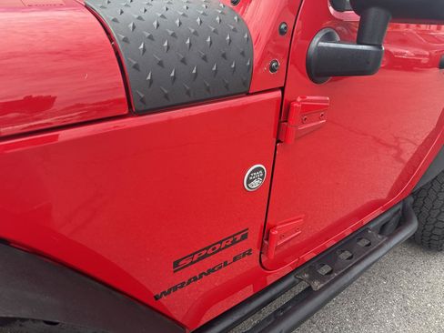 Used 2017 Jeep Wrangler Sport w/ Quick Order Package 24S AWD/4WD image 11