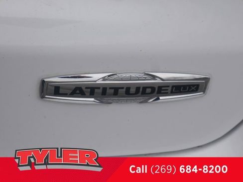 Used 2022 Jeep Compass Latitude image 15