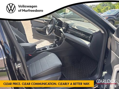 Certified 2025 Volkswagen Jetta SE FWD image 25