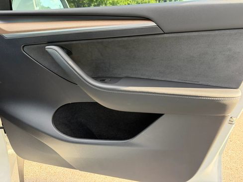 Used 2023 Tesla Model Y AWD image 30