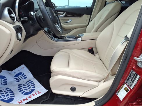Used 2021 Mercedes-Benz GLC 300 4MATIC image 23