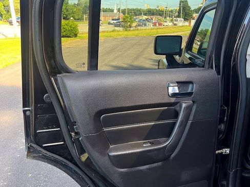 Used 2007 HUMMER H3 image 11