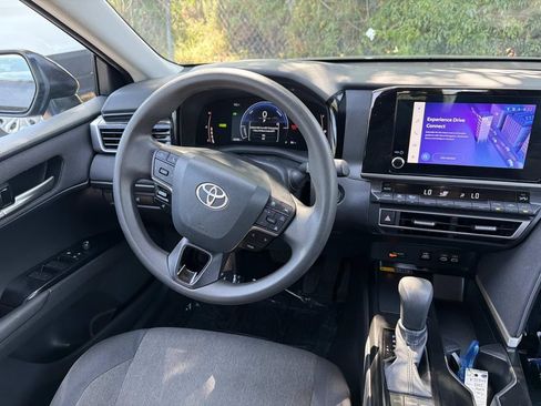 Used 2025 Toyota Camry LE FWD image 10
