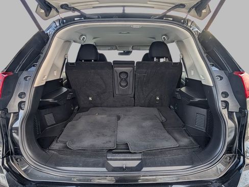 Used 2019 Nissan Rogue SV image 13