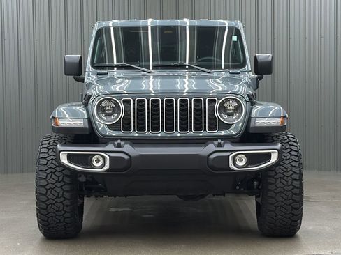 Used 2025 Jeep Wrangler Unlimited Sahara image 8