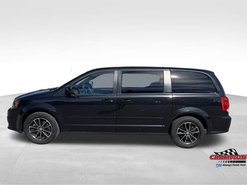 Used 2017 Dodge Grand Caravan GT image 2