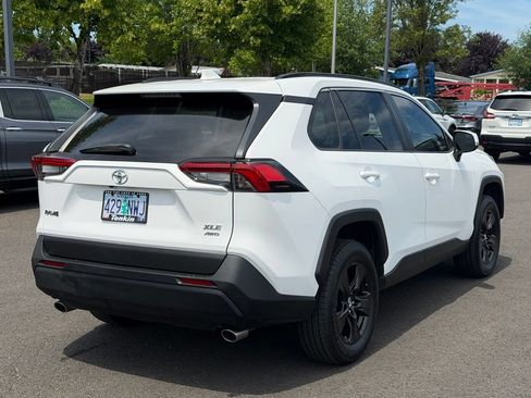 Used 2021 Toyota RAV4 XLE w/ Convenience Package AWD/4WD image 8