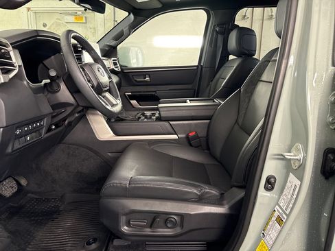 Used 2025 Toyota Tundra Limited AWD/4WD image 14