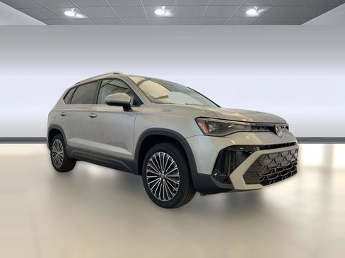 New 2026 Volkswagen Taos SE image 7