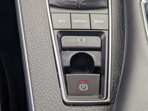 Used 2019 Toyota Avalon XSE image 16