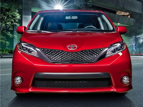 Used 2015 Toyota Sienna SE Premium FWD image 1