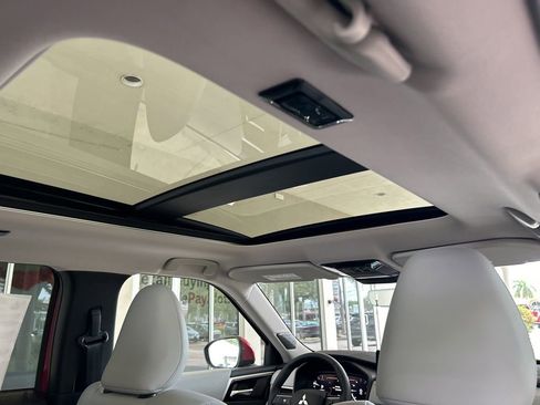 New 2025 Mitsubishi Outlander SE image 30