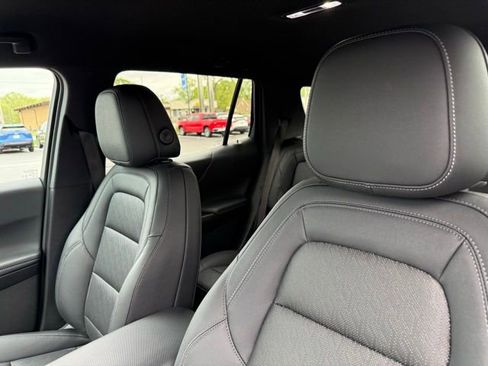 Used 2025 Chevrolet Equinox LT w/ Convenience Package II FWD image 9