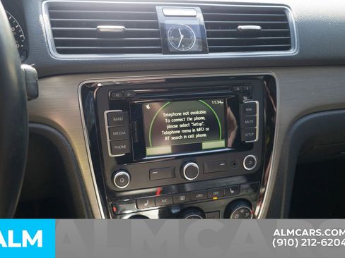 Used 2014 Volkswagen Passat 1.8T SE FWD image 9