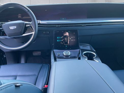 Used 2025 Cadillac Escalade IQ Luxury 2 image 11