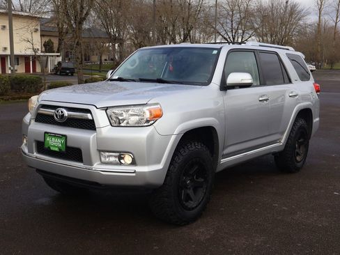 Used 2011 Toyota 4Runner SR5 w/ Convenience Pkg image 11
