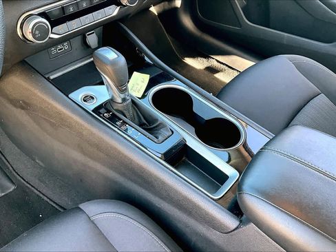 Used 2024 Nissan Altima 2.5 SV image 16