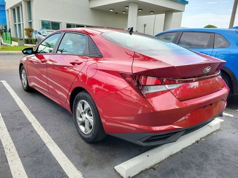 Used 2021 Hyundai Elantra SE FWD image 4