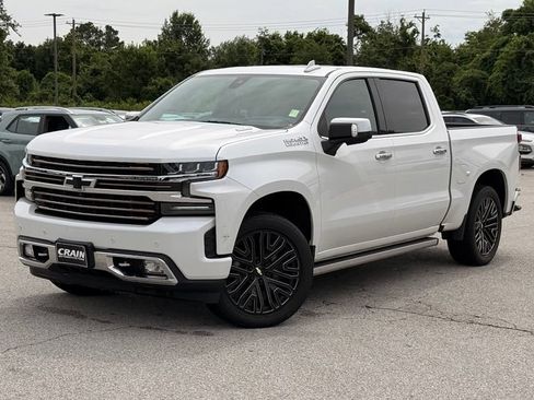 Used 2020 Chevrolet Silverado 1500 High Country w/ Technology Package AWD/4WD image 3