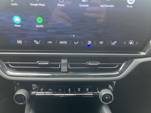 Used 2024 Chevrolet Equinox EV RS image 29