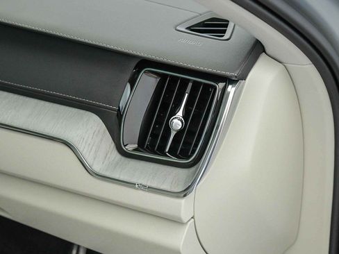 Certified 2025 Volvo XC60 B5 Ultra w/ Protection Package Premier image 16