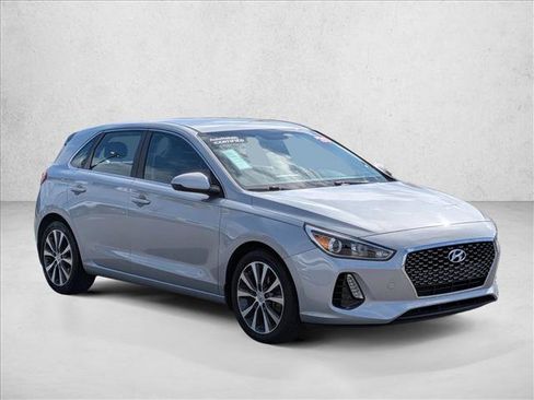 Used 2020 Hyundai Elantra GT image 3