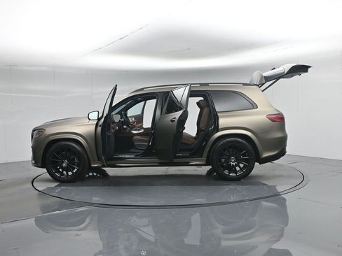Used 2025 Mercedes-Benz GLS 450 4MATIC image 37