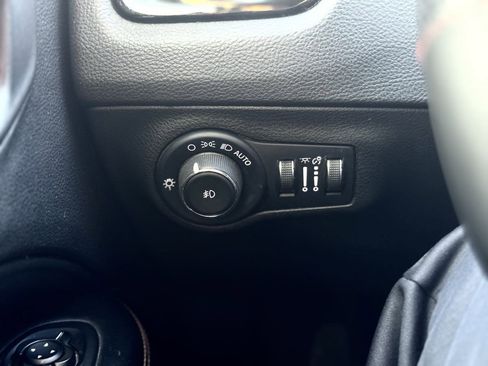 Used 2019 Jeep Compass Limited image 29