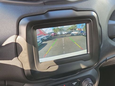 Used 2018 Jeep Renegade Altitude image 28