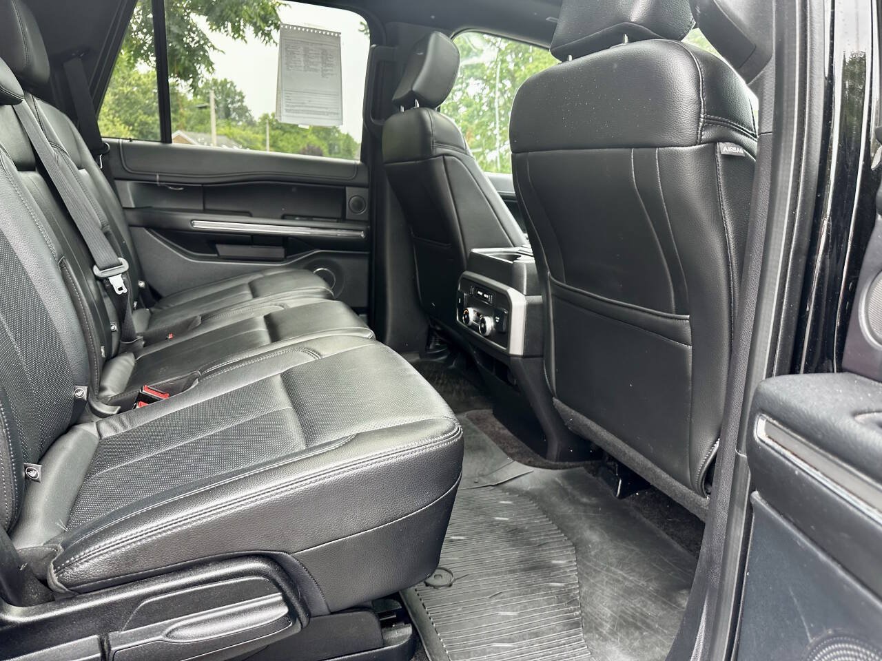 Used 2018 Ford Expedition XLT w/ Equipment Group 202A AWD/4WD image 18
