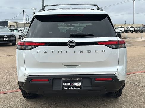 New 2025 Nissan Pathfinder SV image 7