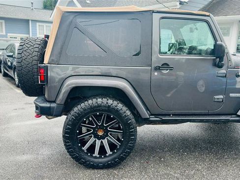 Used 2018 Jeep Wrangler Rubicon AWD/4WD image 8