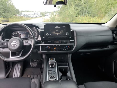 Certified 2024 Nissan Pathfinder SV image 19