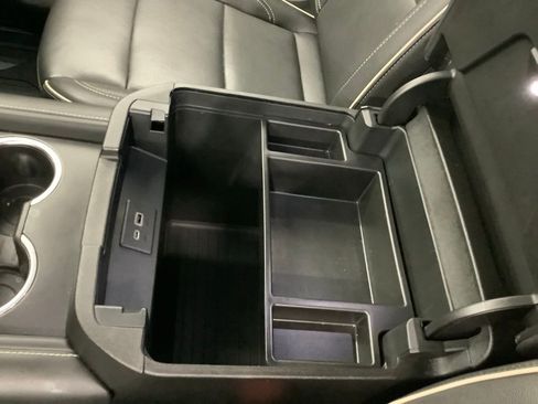 Used 2023 GMC Yukon XL SLT image 25