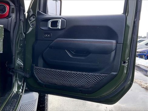 Used 2022 Jeep Gladiator Rubicon w/ Cold Weather Group image 11