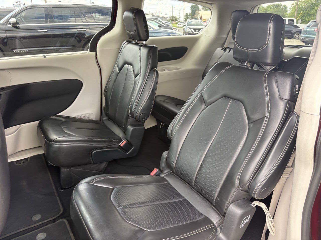 Used 2020 Chrysler Voyager Lxi FWD image 19