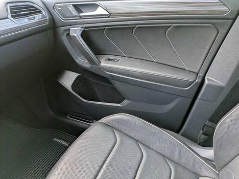 Used 2022 Volkswagen Tiguan SEL R-Line AWD/4WD image 18