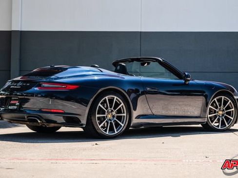 Used 2018 Porsche 911 Carrera RWD image 3
