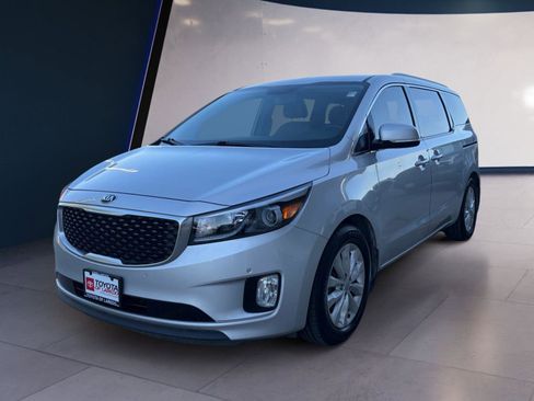 Used 2018 Kia Sedona EX image 1