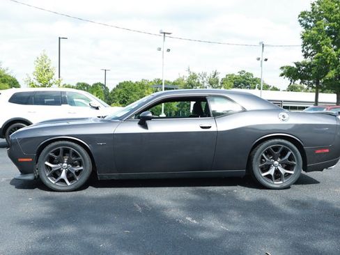 Used 2019 Dodge Challenger R/T RWD image 9