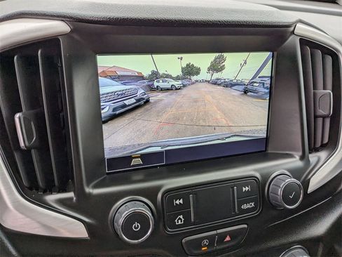 Used 2024 GMC Terrain SLT image 23