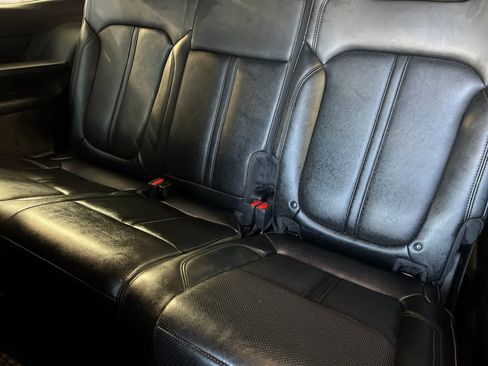 Used 2024 Jeep Wagoneer Series II w/ Flexible Seating Group RWD image 16