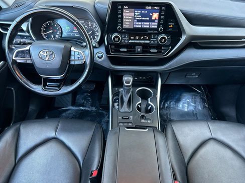 Used 2020 Toyota Highlander XLE AWD/4WD image 15