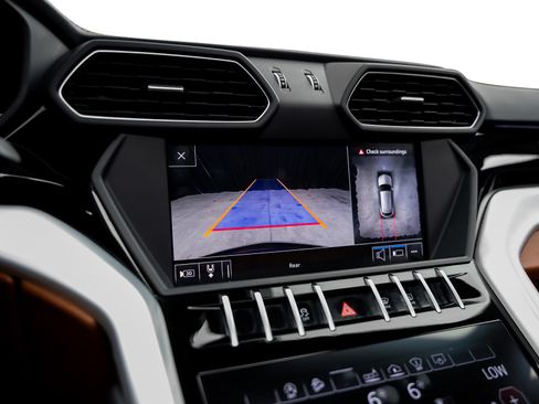Used 2019 Lamborghini Urus AWD/4WD image 46
