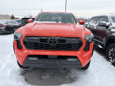 Used 2024 Toyota Tacoma TRD Off-Road image 3